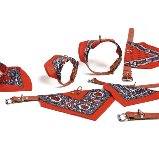 Halsband rood met doekje 52cm