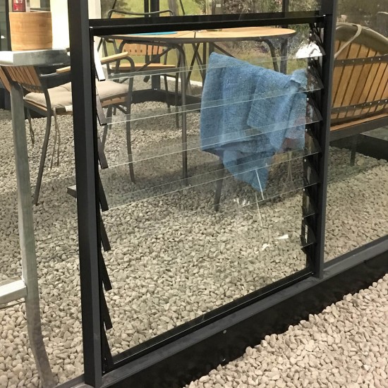 Louvreraam L8 Compact